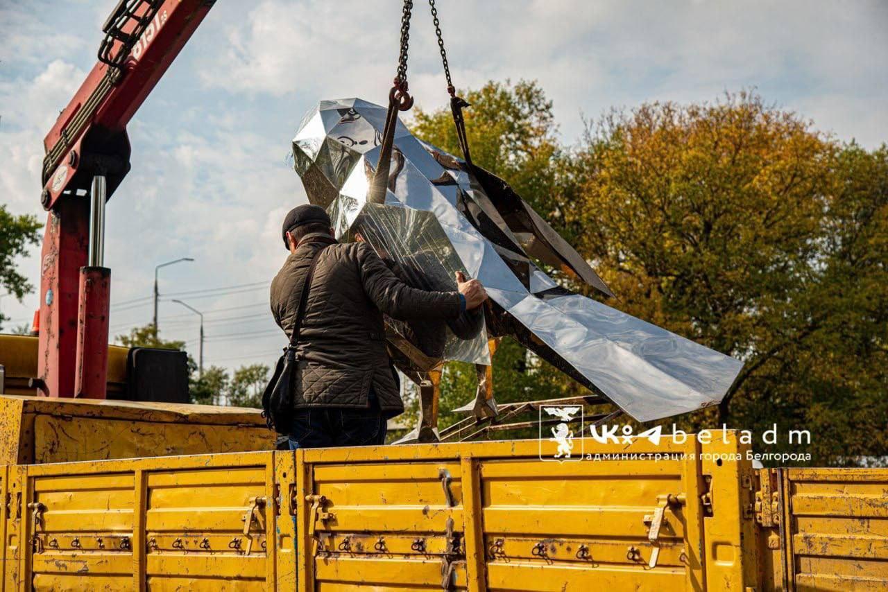 Белгород готовит парки к зиме: начаты сезонные работы в парке Победы.