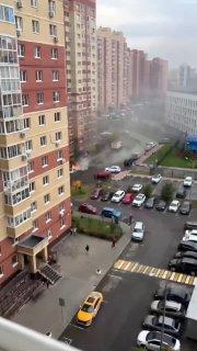 Утро в Раменском началось с горевшего во дворе Mercedes 🇷🇺 Источник: ЧП МОСКВА