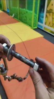 В Омске ребенок упал вместе с тарзанкой в развлекательном центре: конструкция...