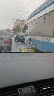Второе ДТП за сутки с участием каршеринга на улице Кирова, напротив Октябрьского универмага.