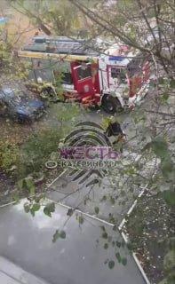 Вчера, примерно в 10:00, на улице Хмелево в районе Уралмаш произошел пожар в...