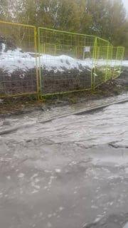 Вот такая река образовалась на дублёре улицы Петухова 🌇 Источник: ЧП Новосибирск