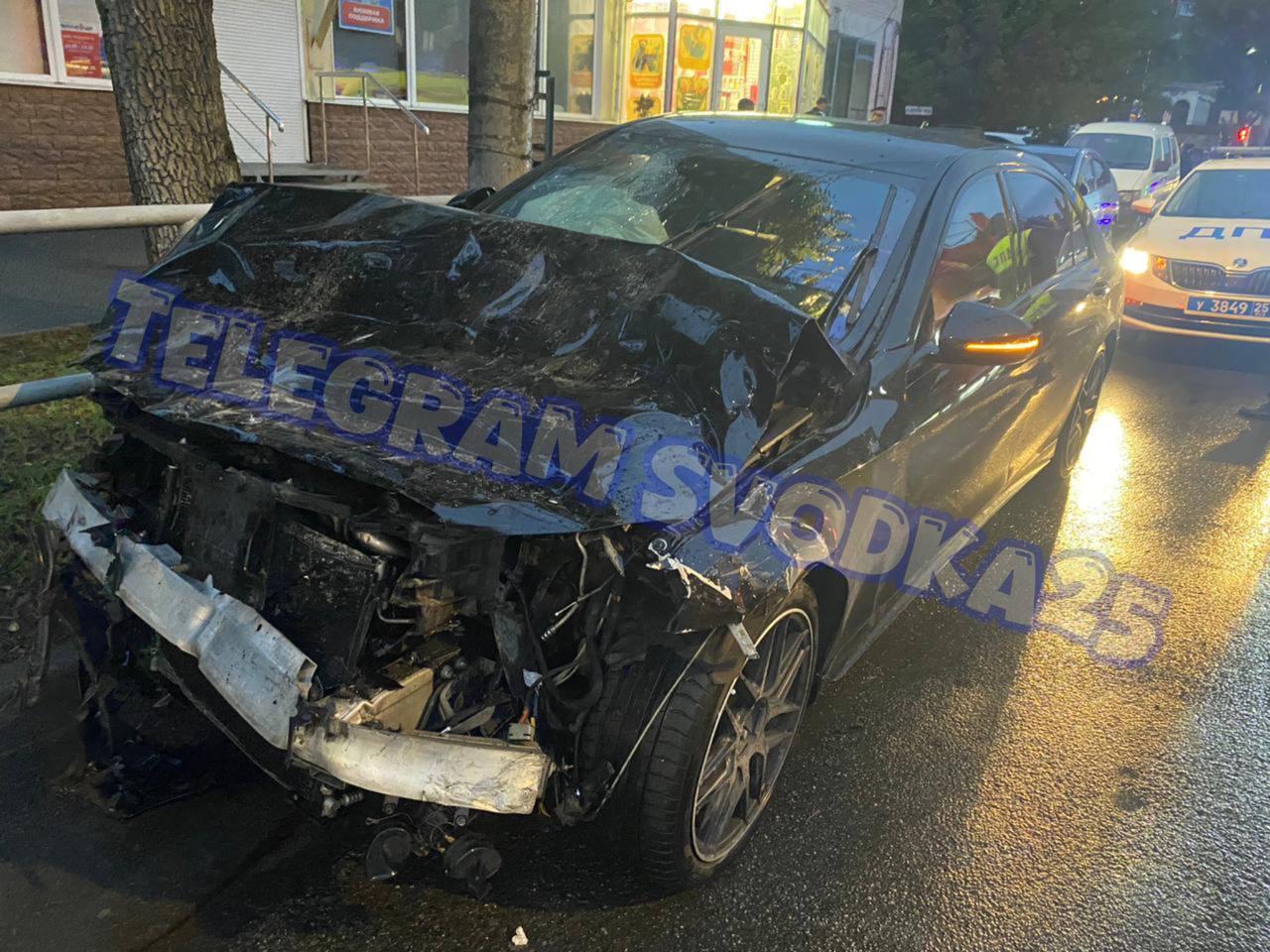 🗣Во Владивостоке на Русской Mercedes снес Nissan Juke, который от удара...
