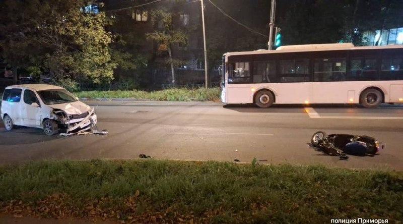 🏍 Подросток с подружкой на мопеде попали в аварию во Владивостоке