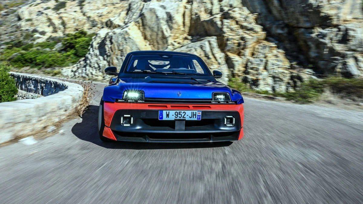 Renault выкатил новый 555-сильный электрокар 5 Turbo 3E — конструкторы вдохновились культовым Renault 5 Turbo.