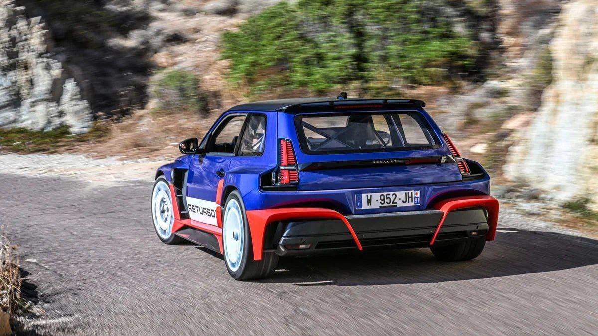 Renault выкатил новый 555-сильный электрокар 5 Turbo 3E — конструкторы вдохновились культовым Renault 5 Turbo.