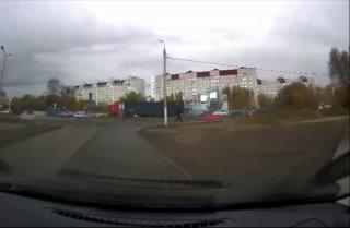 Папаша из Твери катал сына на электросамокате по проезжей части