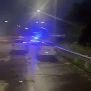 Фура с грузинским ВИНОМ перевернулась в Ставропольском крае — трассу завалило коробками с алкоголем.