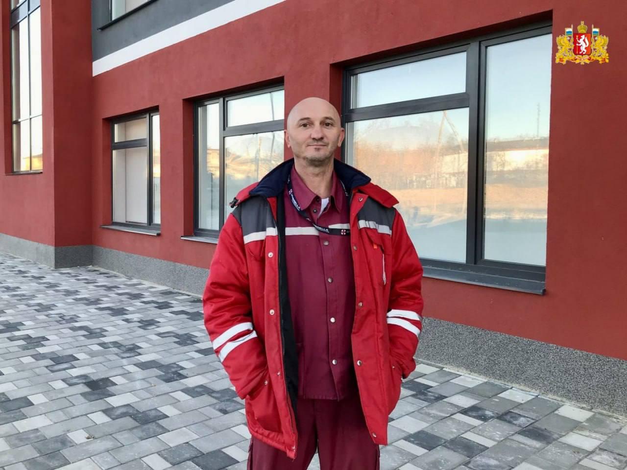 Фельдшер из Артёмовского Игорь Степаненко помог 22-летней маме справиться с...