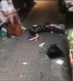Жительница Китая в порыве ревности отрезала голову девушке. Позже выяснилось,...