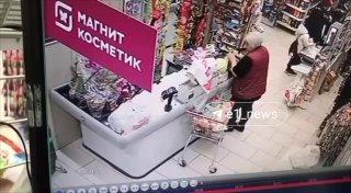 В Екатеринбурге подростки закинули гранату в магазин