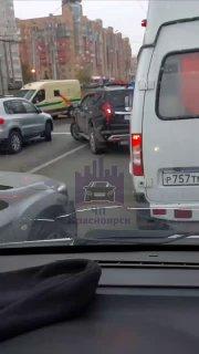 Сегодня в 15:40 на перекрестке Годенко и Киренского водитель черного...