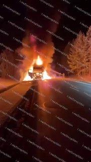 На трассе перед Иланском сгорела фура.
