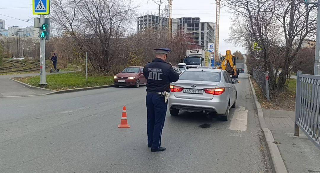Семилетний ребёнок попал под колеса иномарки в Екатеринбурге