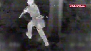 Наша птичка заглянула за дерево и нашла там всушника. Во время полета в лесу на Красноармейском направлении операторы обнаружили боевиков, которые пытались укрыться за листвой.