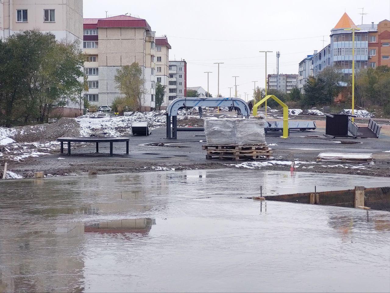 Бульвар на «На семи ветрах» преображается - там устанавливают малые...