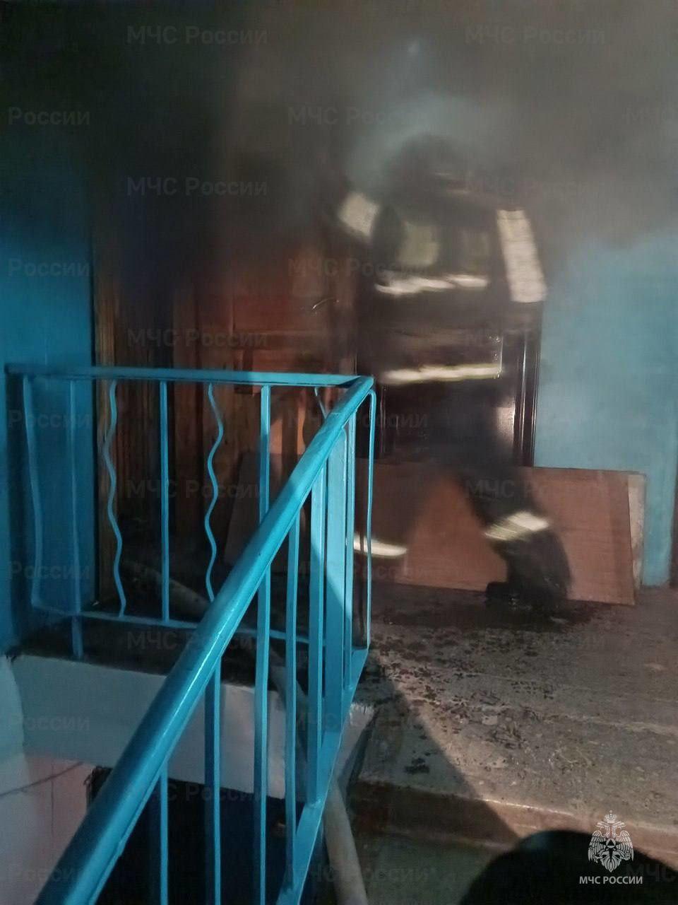 Мужчина погиб ночью на пожаре в поселке Среднем Усольского района