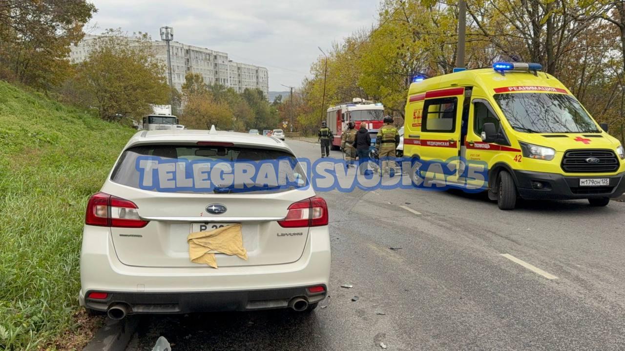 🔴Момент утреннего ДТП во Владивостоке, где Subaru Levorg вылетел на встречку...