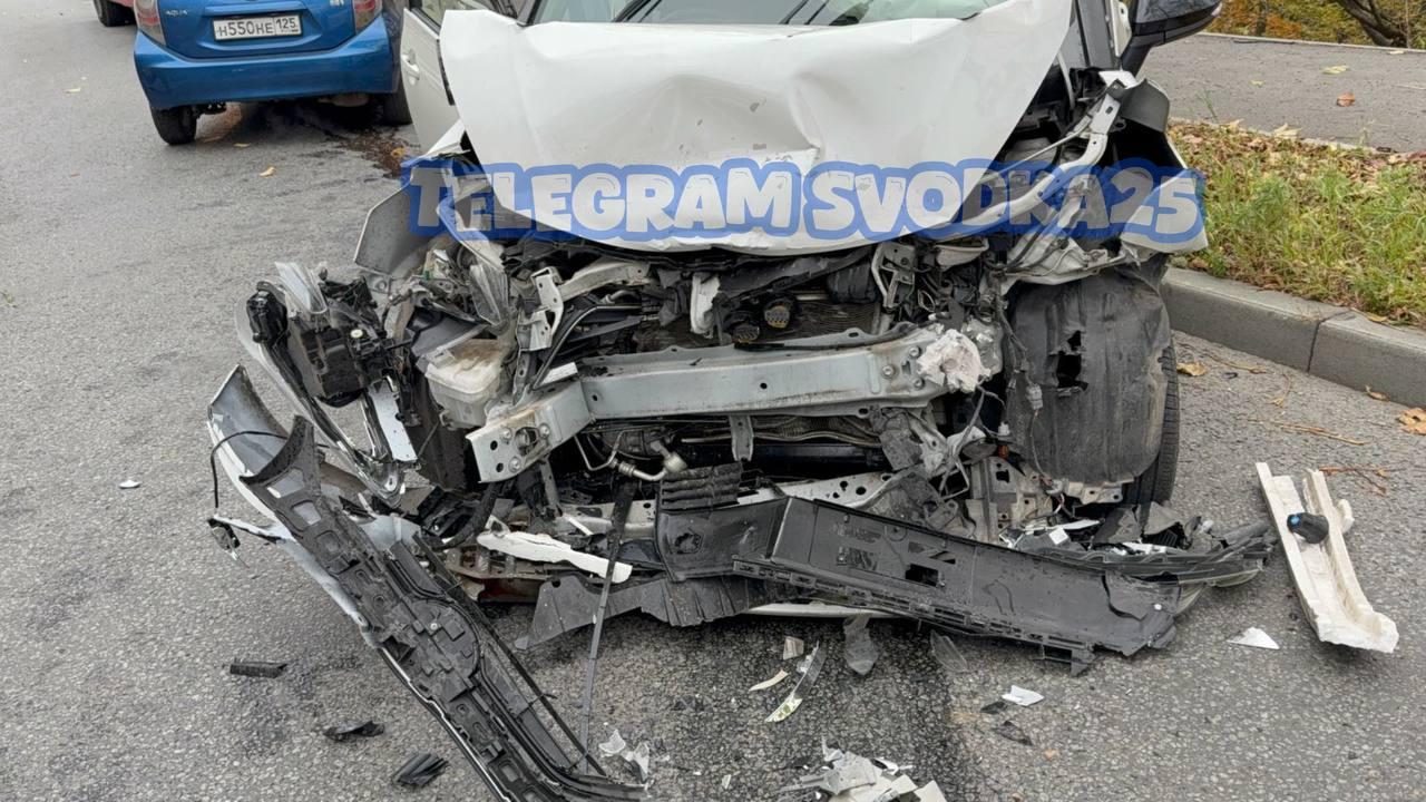 🔴Момент утреннего ДТП во Владивостоке, где Subaru Levorg вылетел на встречку...