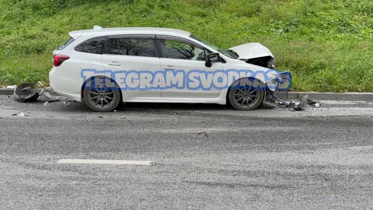 🔴Момент утреннего ДТП во Владивостоке, где Subaru Levorg вылетел на встречку...