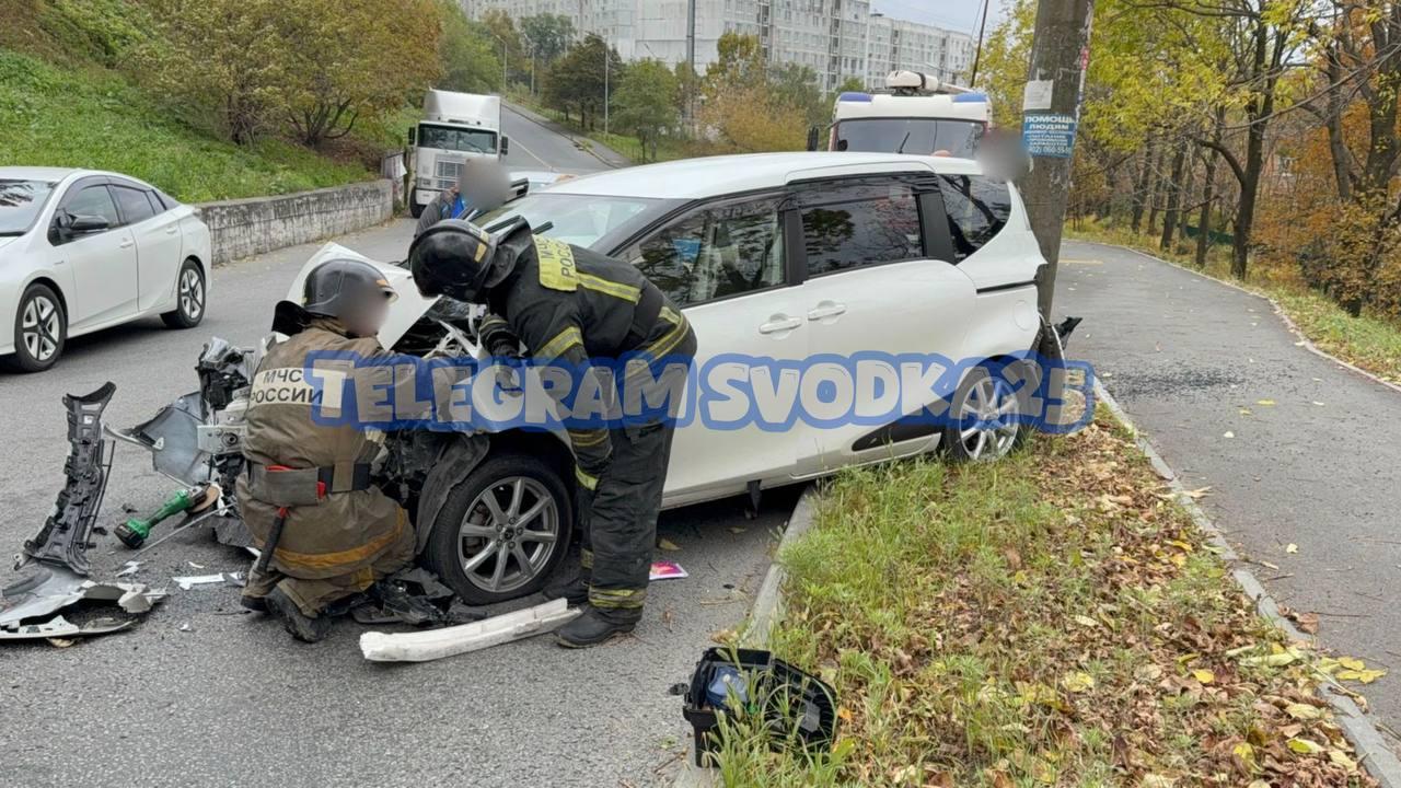 🔴Момент утреннего ДТП во Владивостоке, где Subaru Levorg вылетел на встречку...