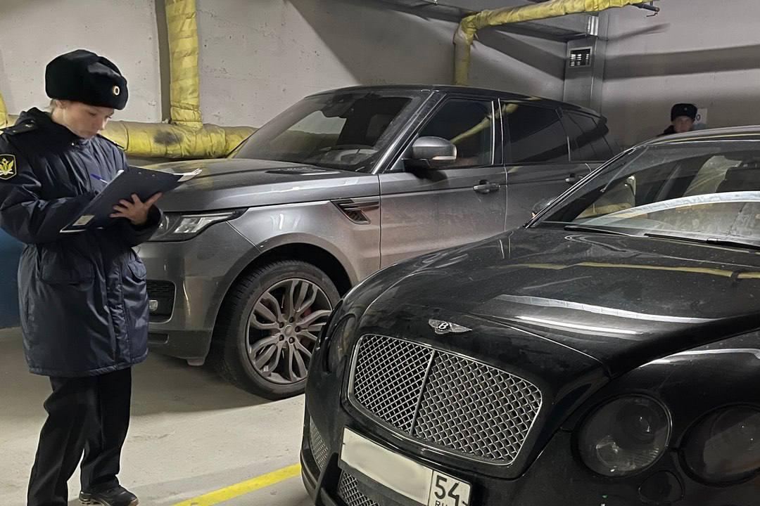 Новосибирец смог купить Bentley, а с налоговыми долгами рассчитаться у него...