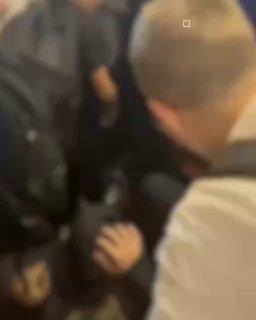 Школьника чуть не затоптали в давке в екатеринбургской школе №181. По словам...