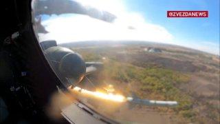 Наши ракеты одна за другой вылетели по вражескому 