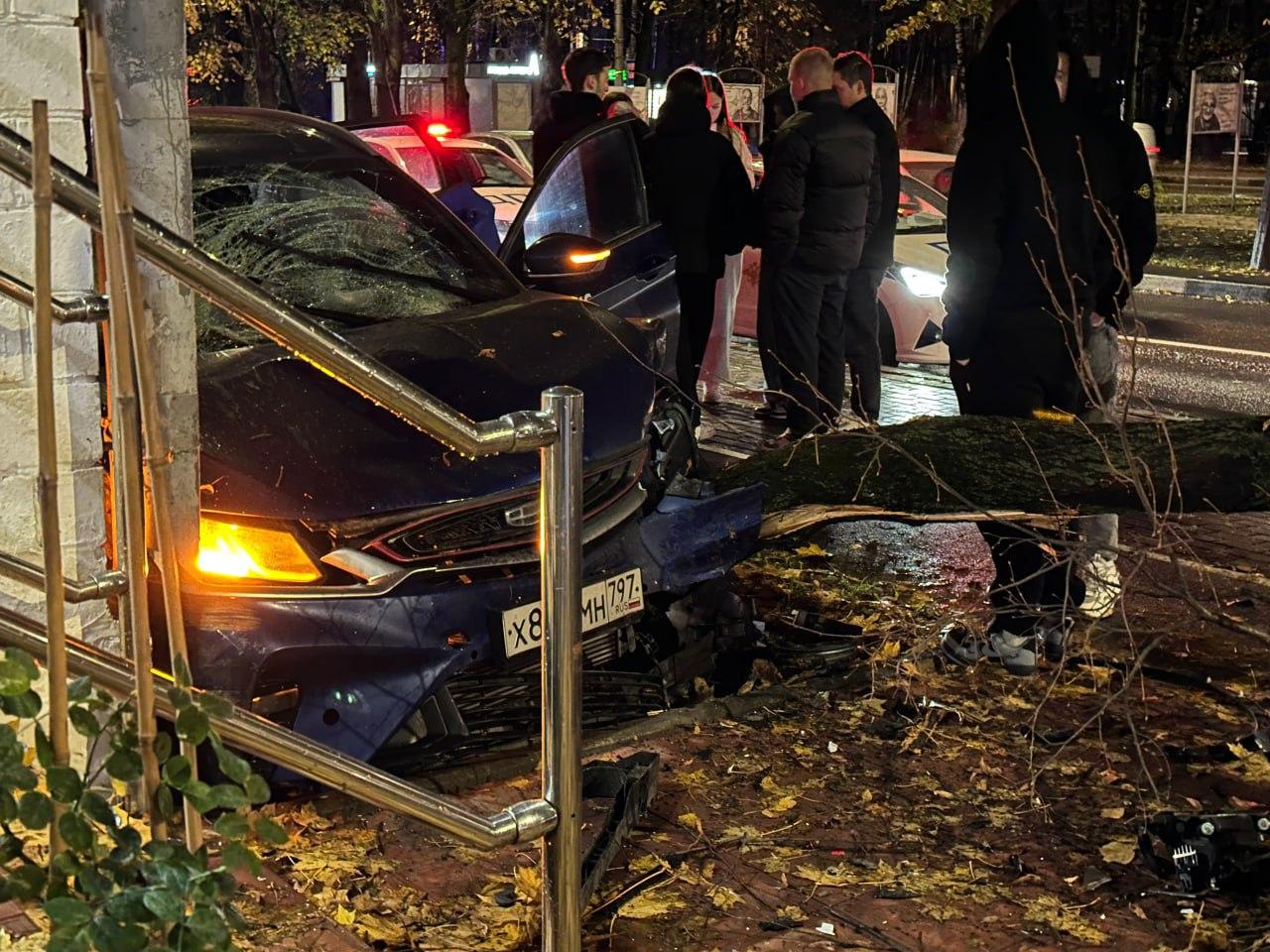 Водитель каршеринга сбил пешехода в Химках.
