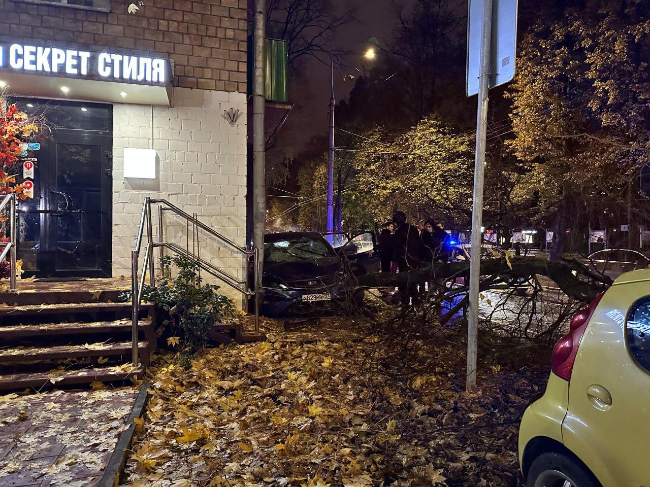 Водитель каршеринга сбил пешехода в Химках.