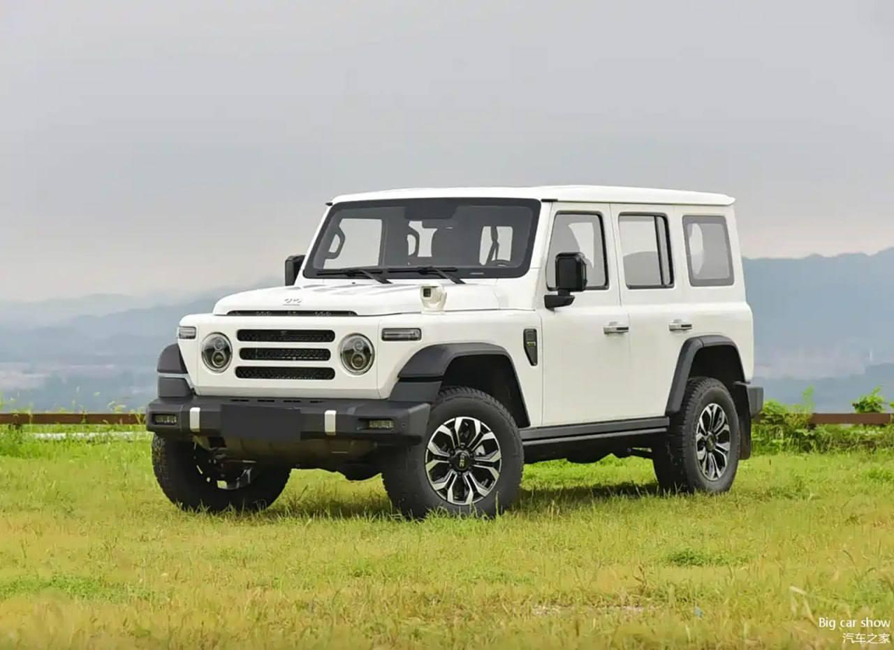 Китайцы представили свою версию Гелика — рамный BAW 212 T01 Diesel за 2 миллиона рублей.