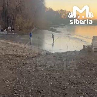 Школьники вышли на тонкий лёд в Новосибирске. Шкетов заметил прохожий на...