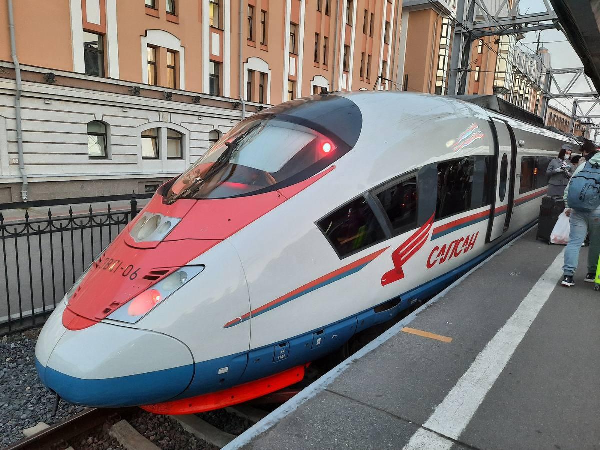 В «Сапсанах» между Москвой и Санкт-Петербургом увеличили количество мест на...