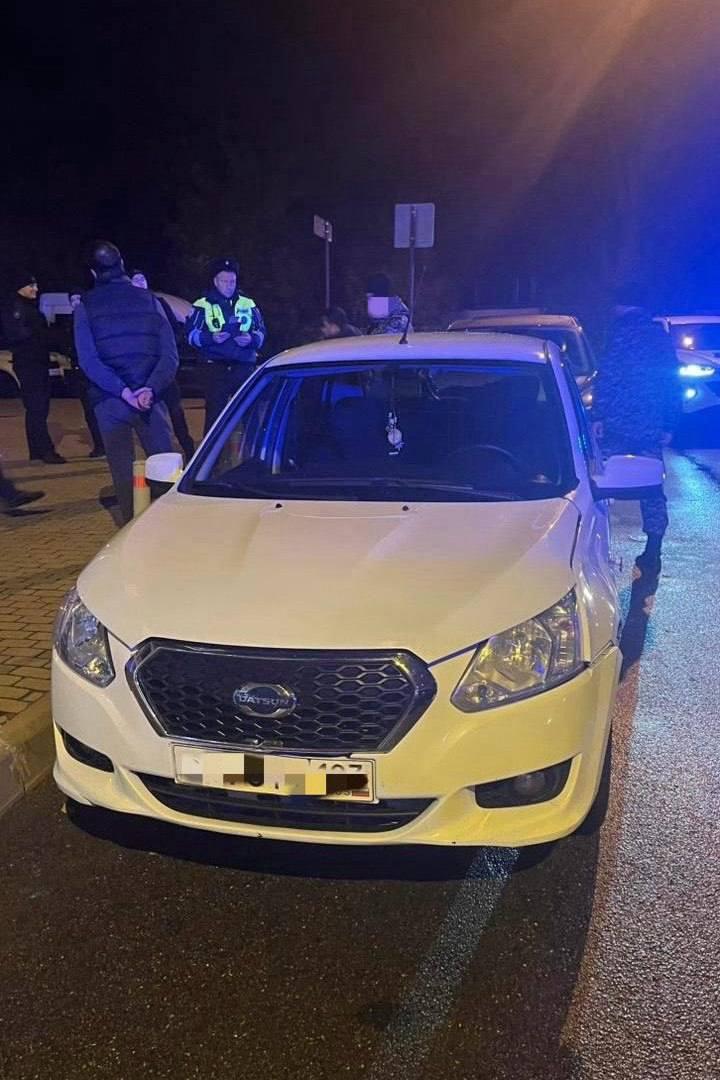 Трое мужчин похитили 41-летнего мужчину в центре Петербурга, избили его и...