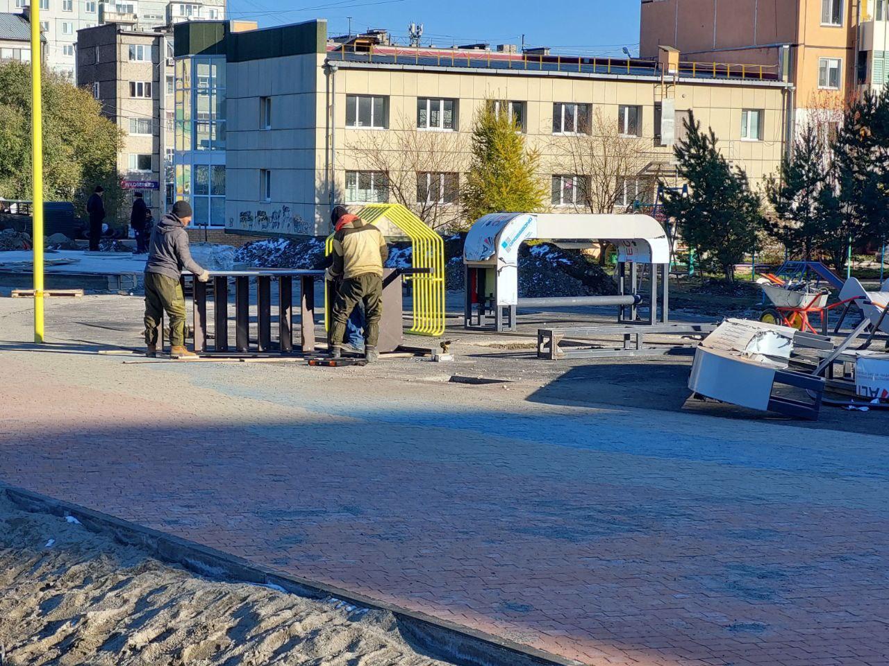 Фотографии с установки новых объектов на бульваре «На семи ветрах» публикует...