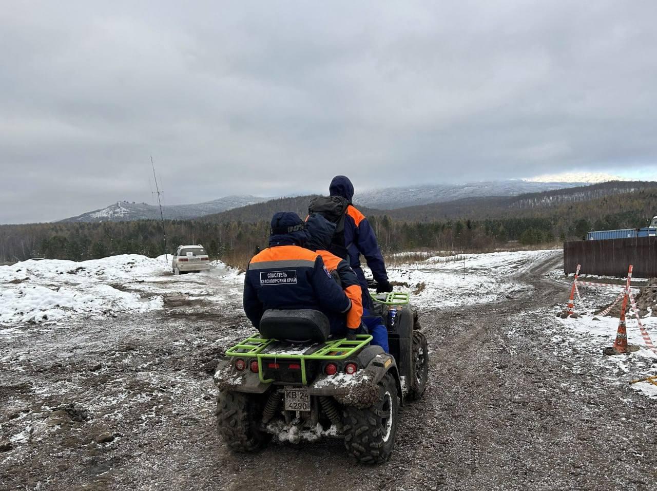 Спасатели снова выдвинулись искать семью Усольцевых в Партизанском районе....