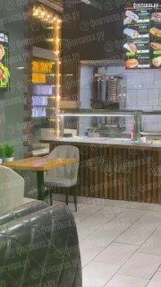 Крыса-шавермист проверила свежесть продуктов в сетевом кафе на Полевой Сабировской.