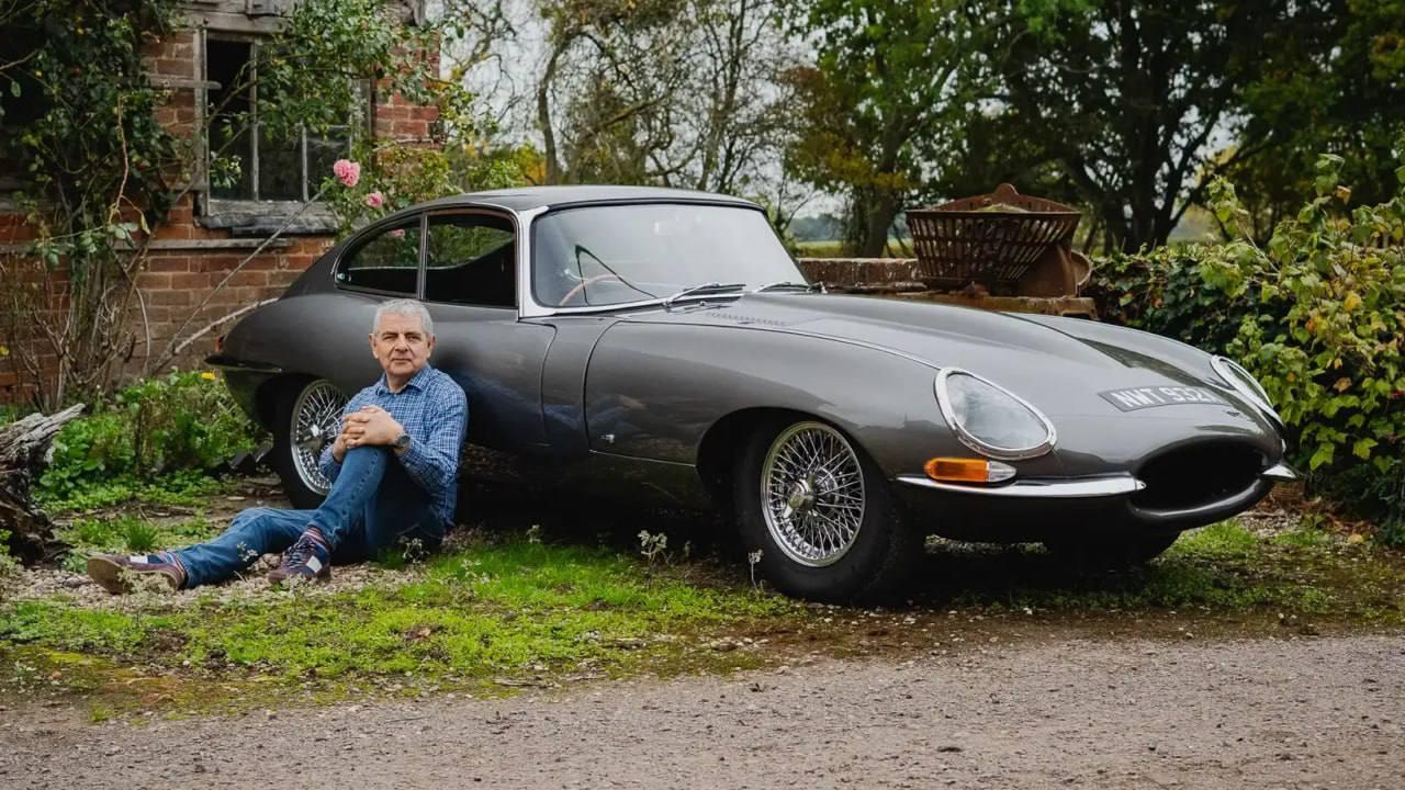 Роуэн Аткинсон, он же легендарный Мистер Бин, решил продать свой Jaguar E-Type 1963 года.