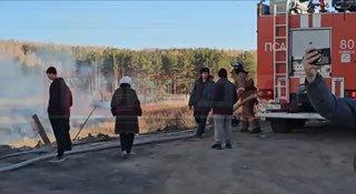 Между посёлком Восточным и шоссе Нефтяников серьёзный пожар: на большой...