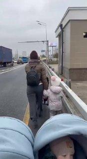 Жители ЖК «Южная Битца» ежедневно вынуждены ходить с колясками по скоростной...
