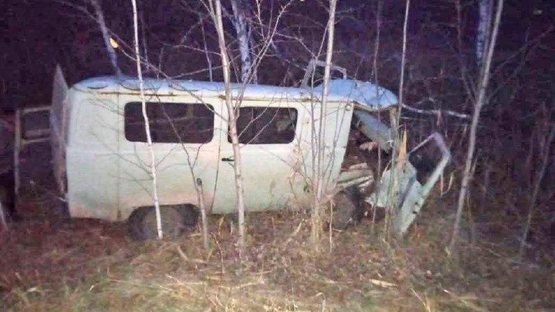 27-летний водитель «буханки» без прав разбился насмерть в Чановском районе. Днём в субботу мужчина не справился с управлением на дороге между деревней Новоалександровка и село Отреченское, вылетев в дерево в кювете, сообщили в пресс-службе ГАИ НСО.