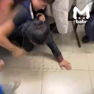 Учитель и ученик подрались в бурятской школе. Замес произошёл в раздевалке....