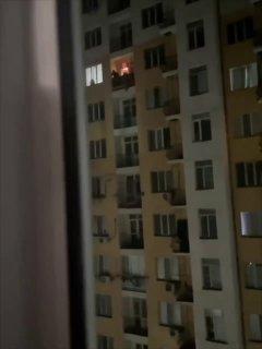 Жительница Махачкалы чуть не выпала из окна, узнав об измене мужа с её...