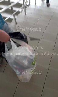 Потолок рухнул на 3 этаже детской больницы на Вертковской, 3 в Новосибирске