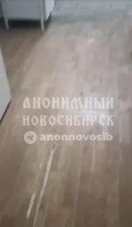 Потолок рухнул на 3 этаже детской больницы на Вертковской, 3 в Новосибирске
