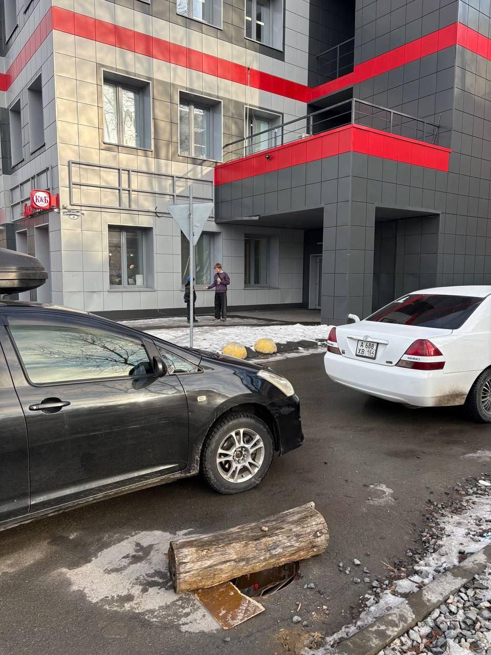 Ловушка для невнимательных на Добровольческой, 6 🌇 Источник: ЧП Новосибирск