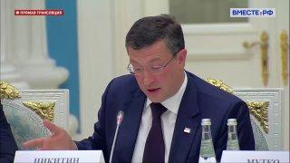 Айкосы планируют запретить в России вместе с вейпами — об этом заявил губернатор Нижегородской области.