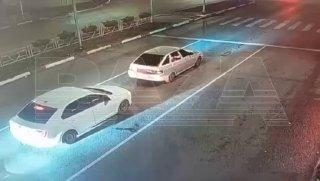 В Самаре толпа мужчин напала на водителя посреди дороги и скрылась.