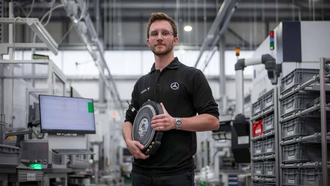 Mercedes выпустил 1000-сильный движок размером с крышку от кастрюли.