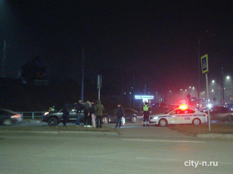 Лэнд Крузер сбил двух человек на пешеходном переходе в Новокузнецке